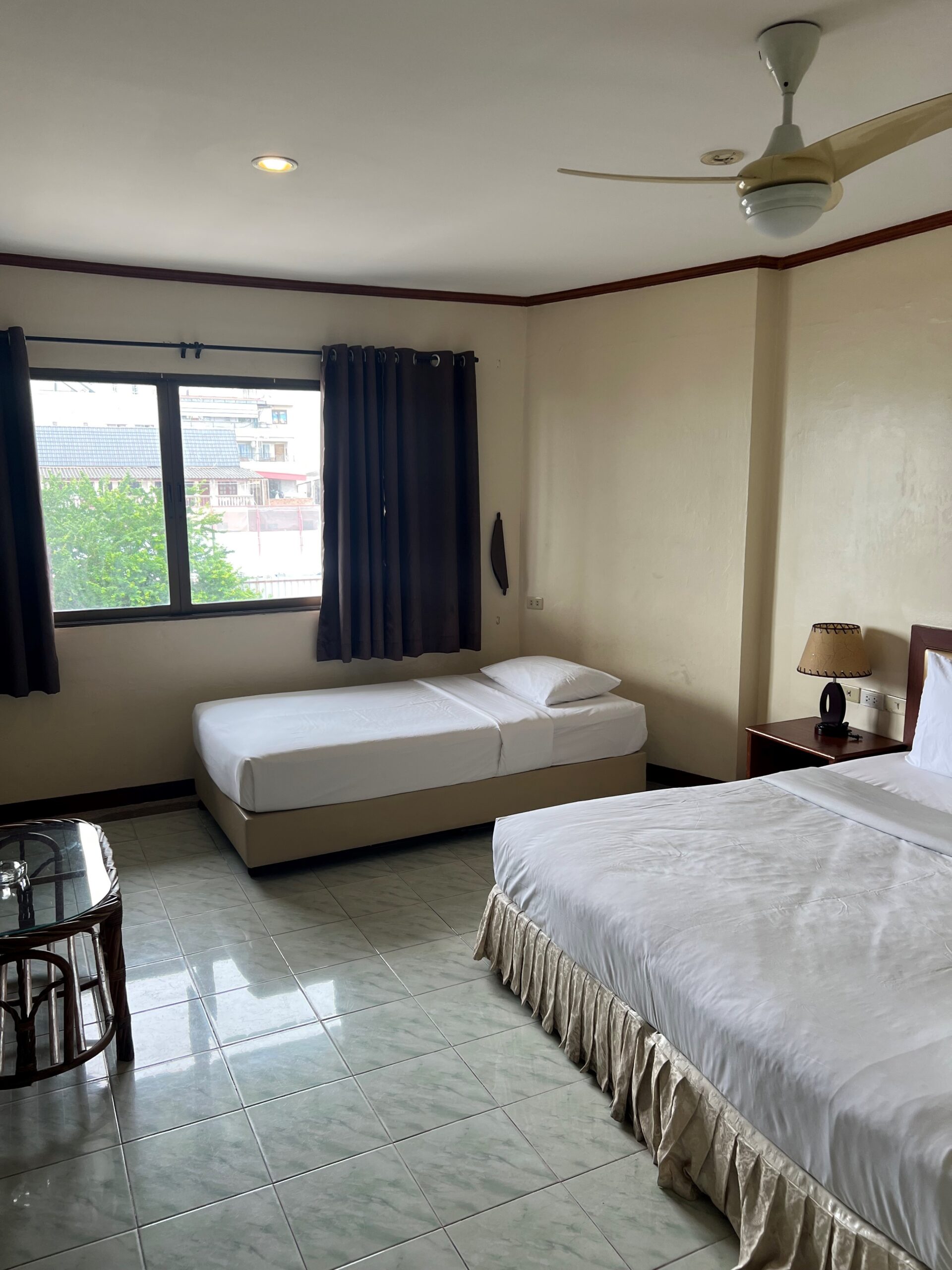 Picture of one King and one Twin bed